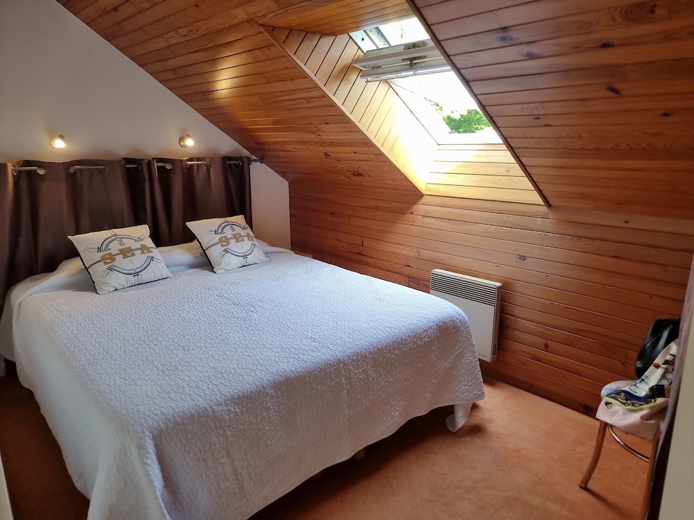 2 Bedrooms, Family, Cottage, Queen and Twin Beds