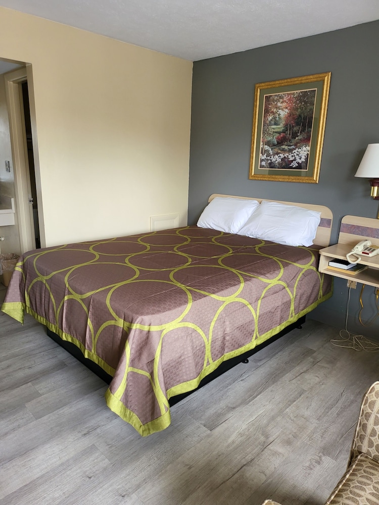 Budget Host Inn 6/24