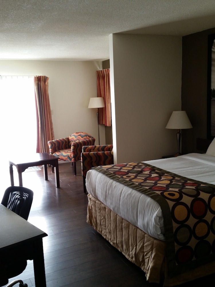 Super 8 by Wyndham Brockville 11/42