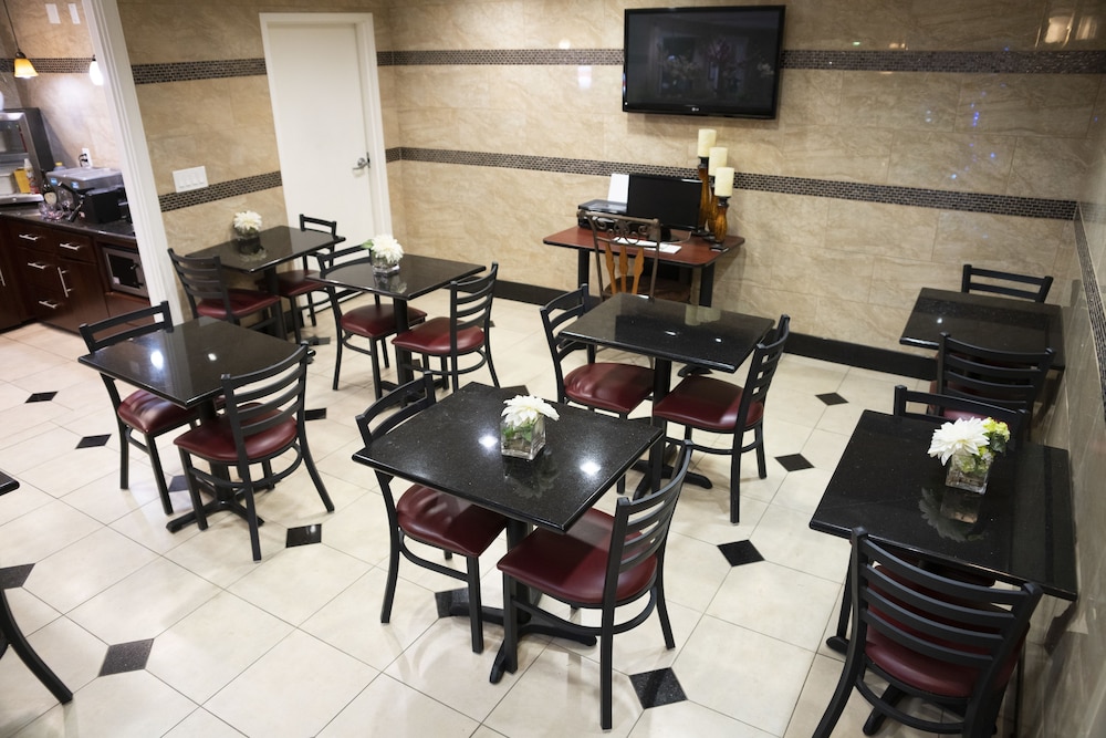 Days Inn by Wyndham Concord 21/25