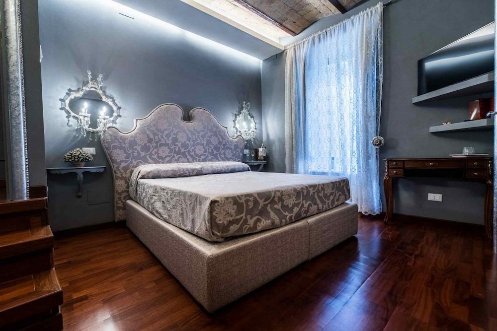 ROOM, TRIPLE