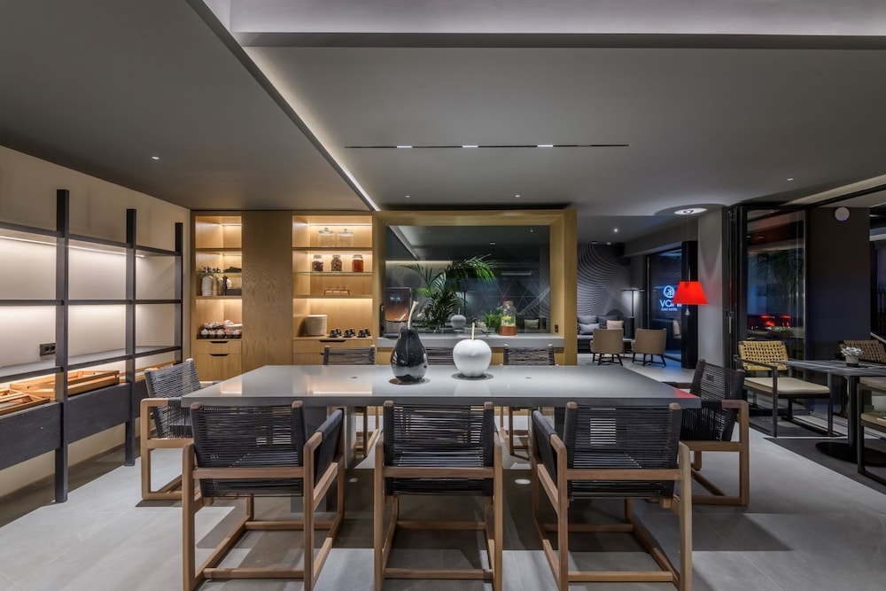 Evanik Chic Hotel 36/48