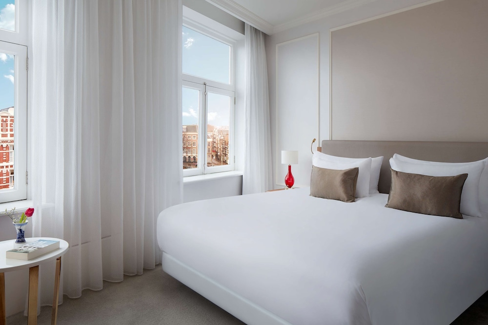 DELUXE, CANAL VIEW