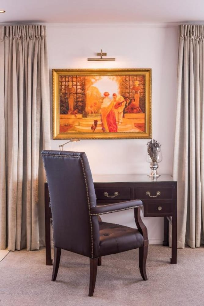 Fino Hotel And Suites 20/34