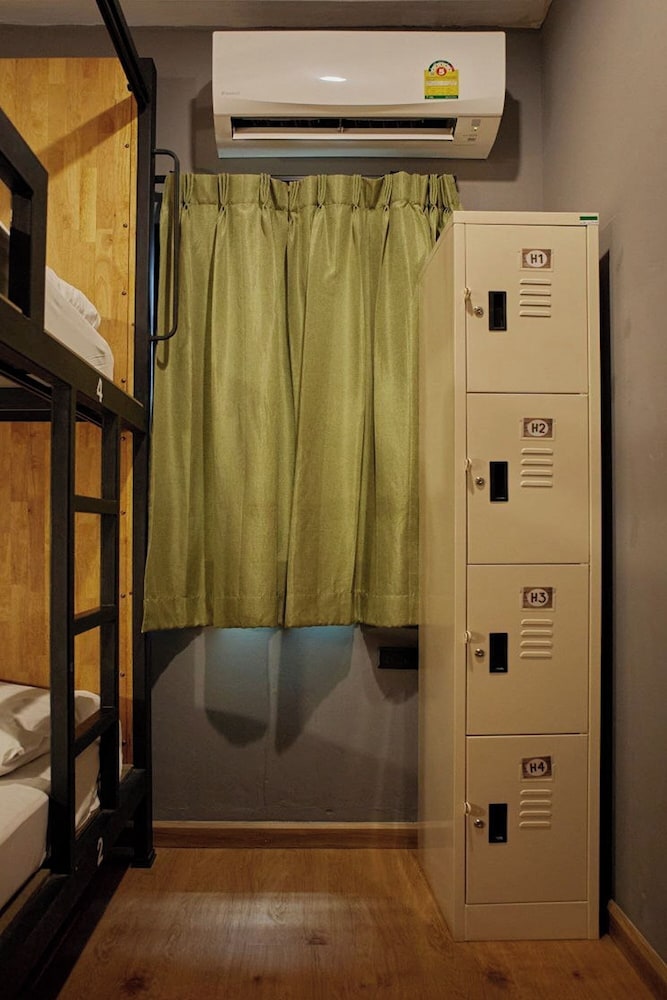 Timber Hostel 42/63