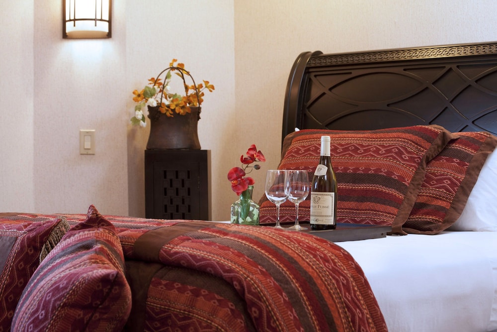 Inn at Santa Fe, SureStay Collection by Best Western 25/41