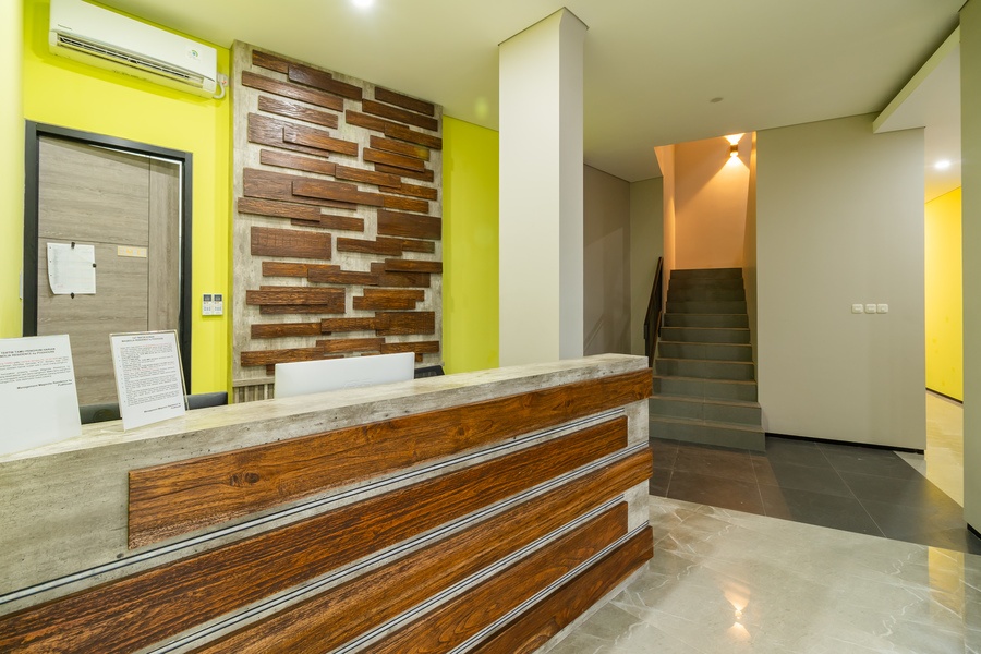 RedDoorz Plus near Senayan City 1/16