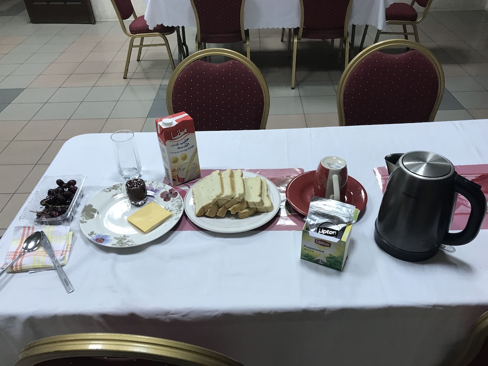 Maple Leaf Hotel 21/27