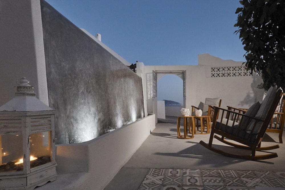 Senses Suites in SANTORINI