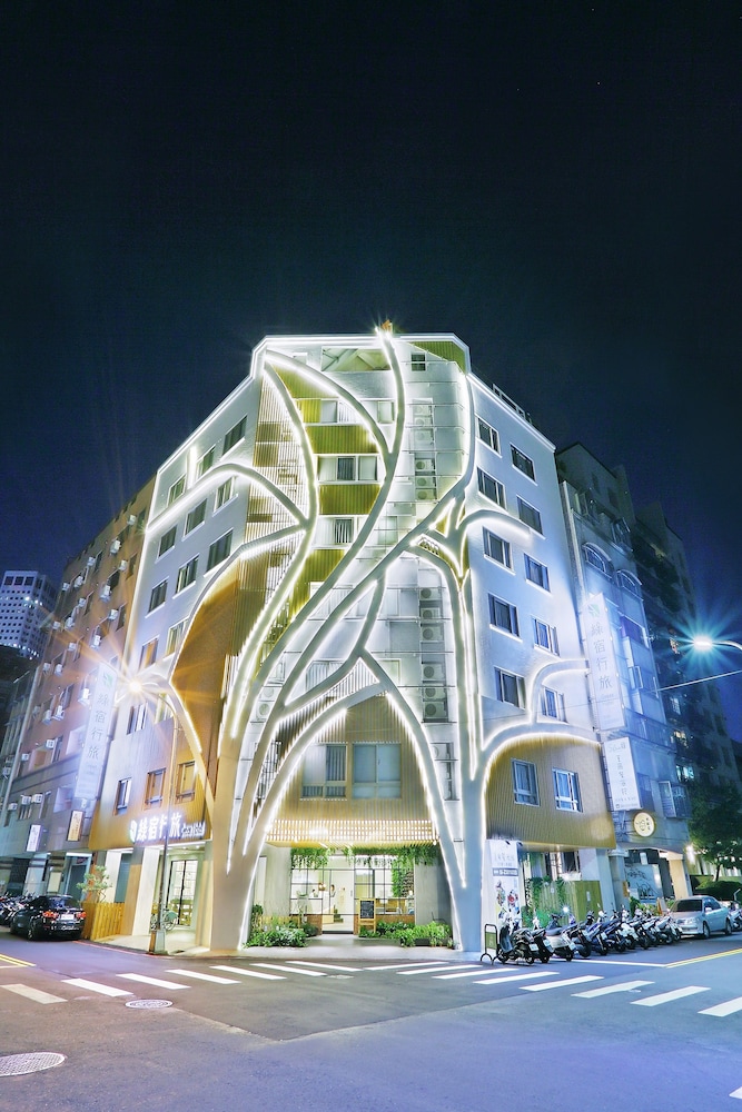 Green Hotel - West District 4/64