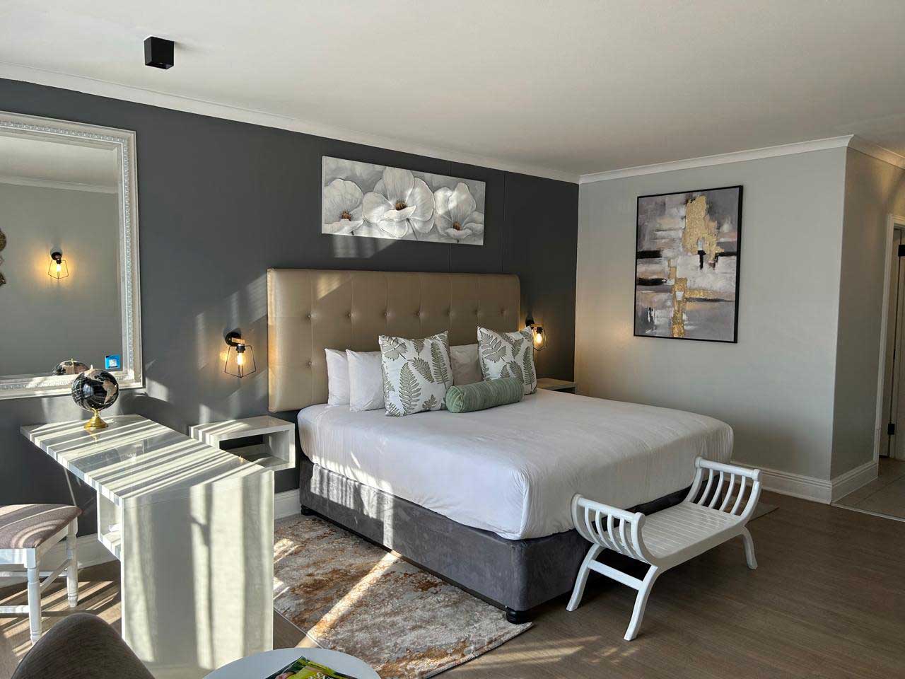 Deluxe, Double Bed, River View 4/6