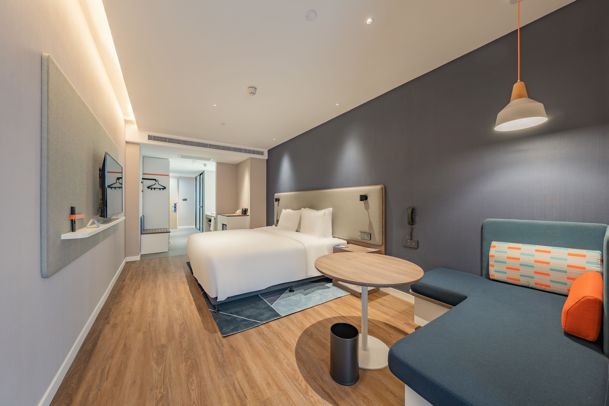 Xtra Space, Standard, King Bed, City View
