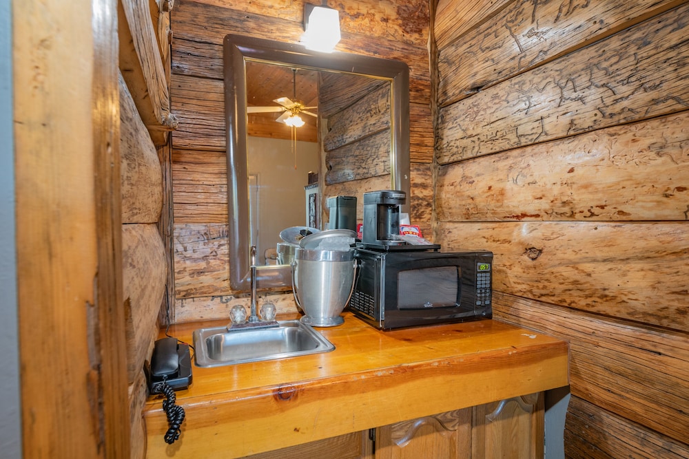 Black Forest Lodge And Cabins 28/50
