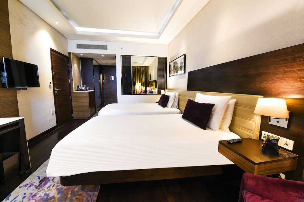 DoubleTree by Hilton Gurugram Baani Square 16/47