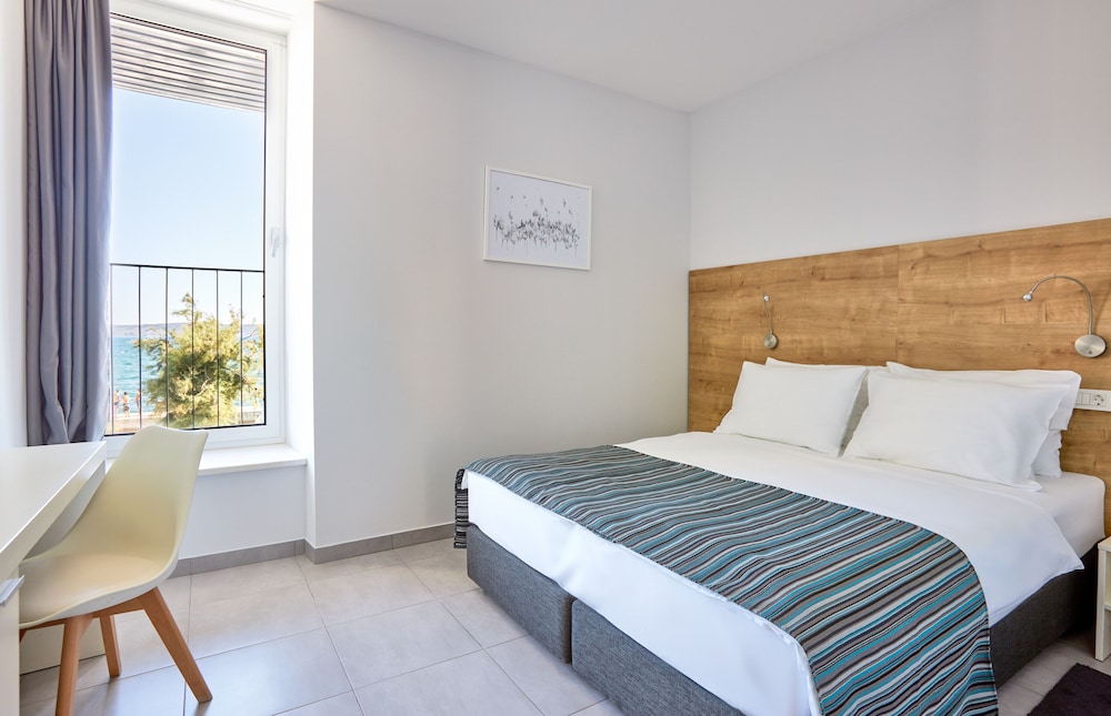 HOTEL STACIJA 9/64