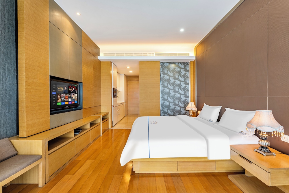 Estay Residence Poly World Trading Center 13/64