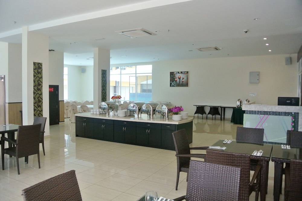 Putatan Platinum Hotel 4/31