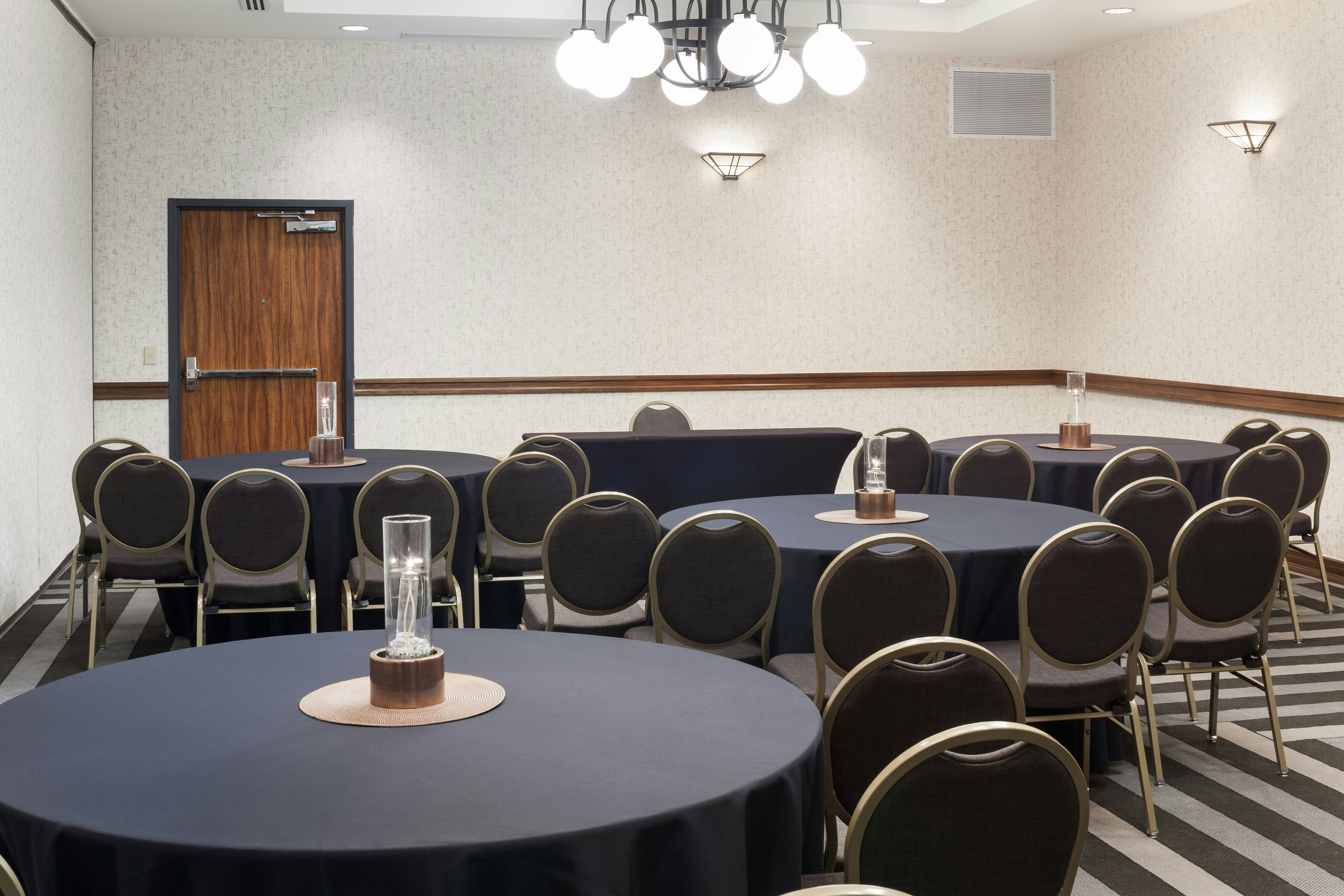 Embassy Suites by Hilton Anchorage 43/52