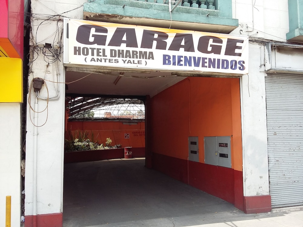 Hotel Dharma 4/35