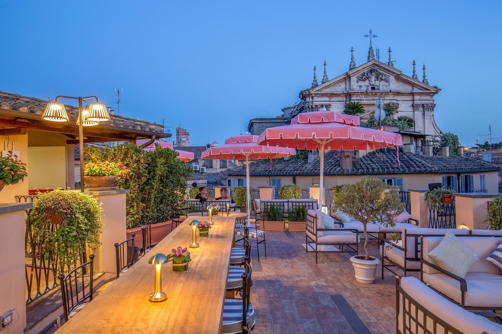9 Hotel Cesari 3/85