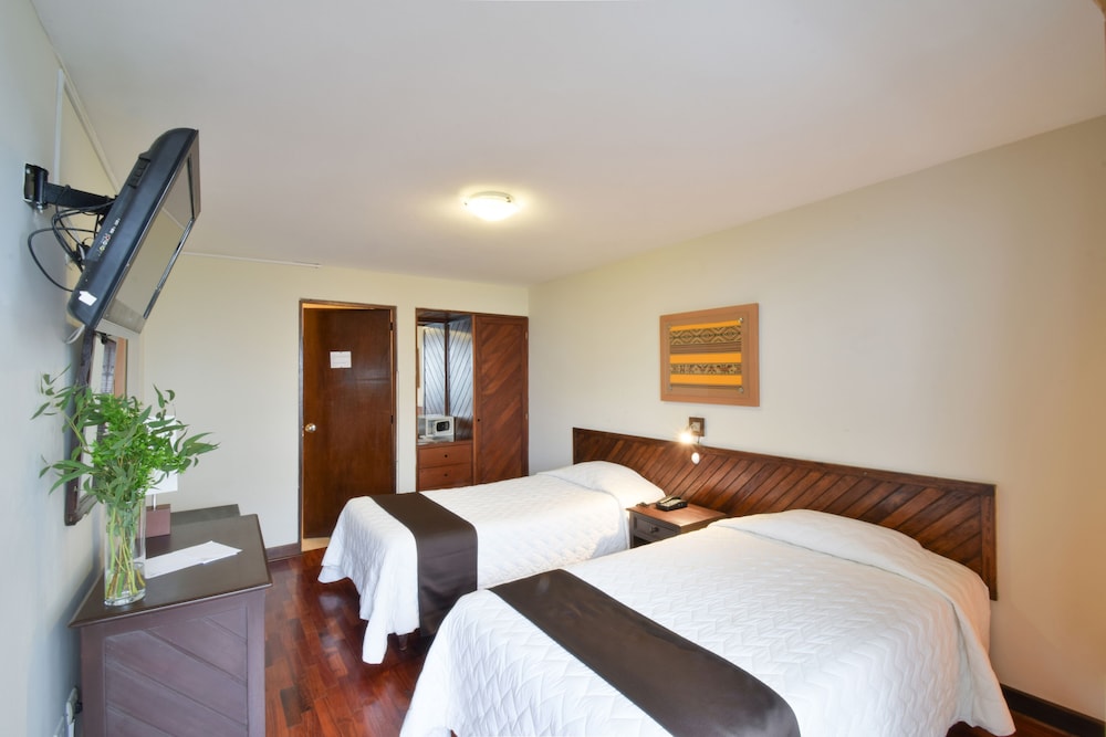 ROOM, TWIN BEDS