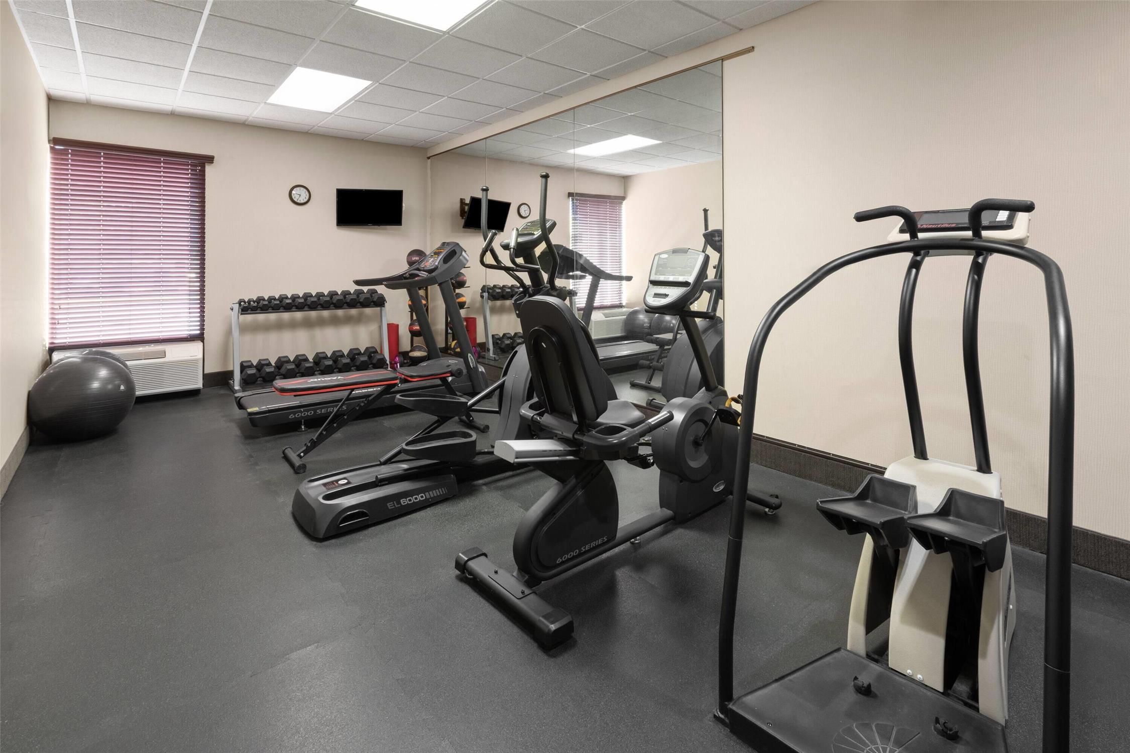 Days Inn by Wyndham Blairsville 35/49