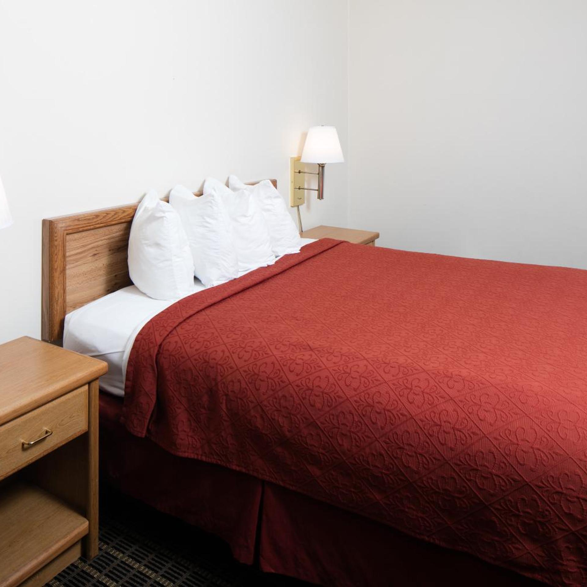 Junior Suite, King Bed, Red Lion Hotel & Conference Center Ellensburg 5/5