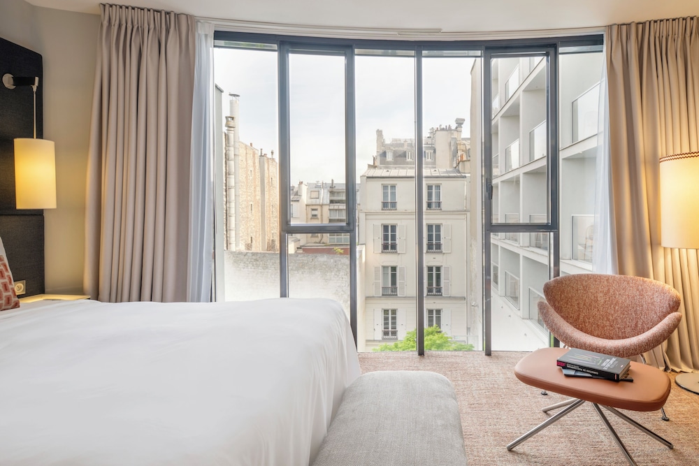 Room, Queen Bed, Garden View 9/10