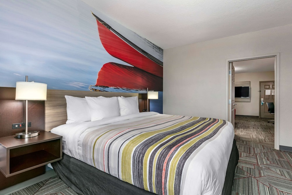 Suite, King Bed, Sofa, Accessible