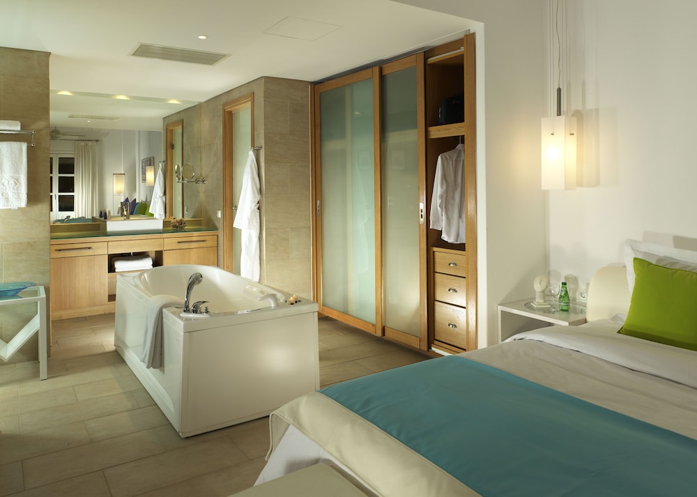 Petasos Beach Resort Spa 12/66