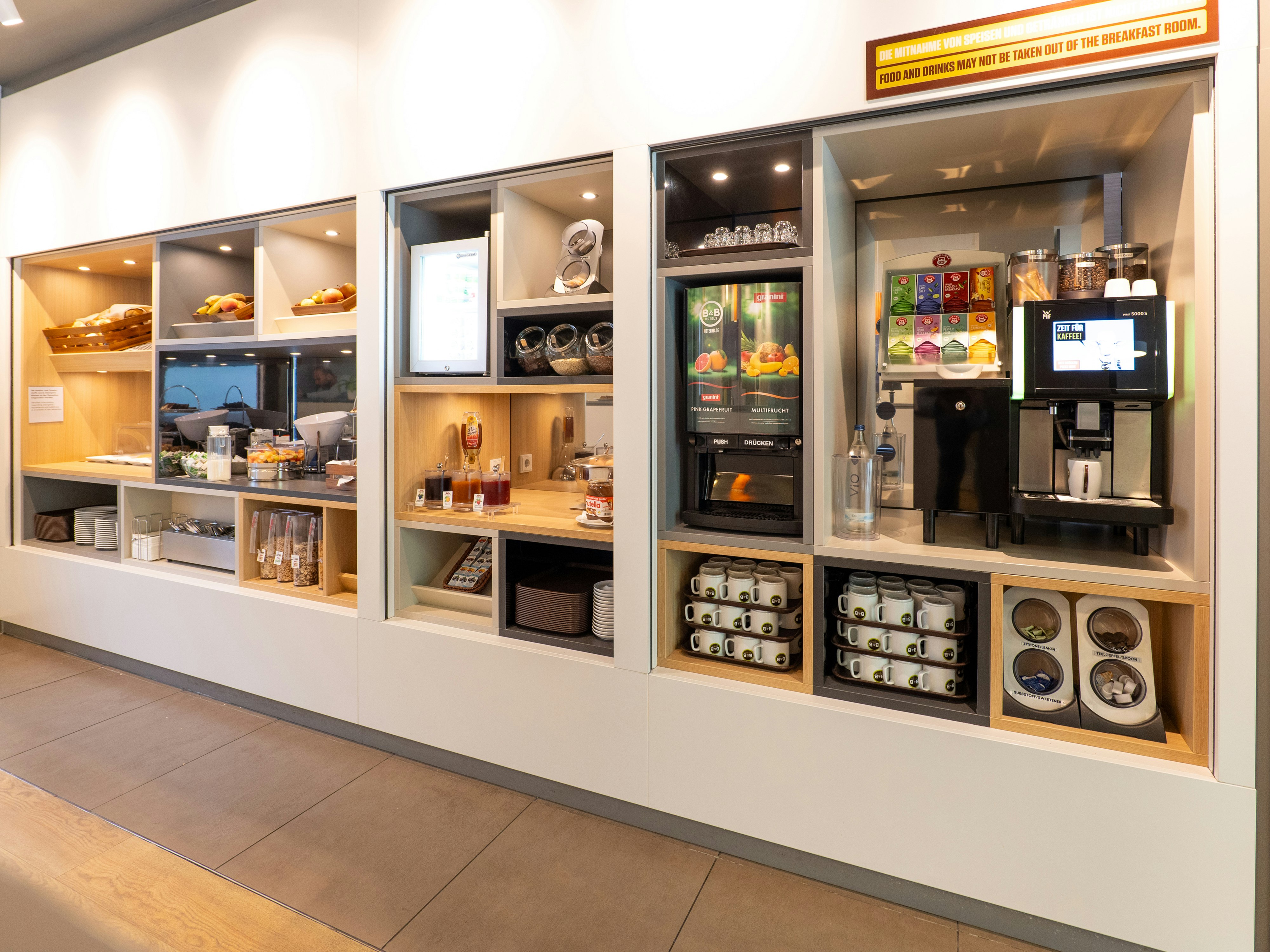 B&B Hotel Stuttgart-Airport/Messe 1/12