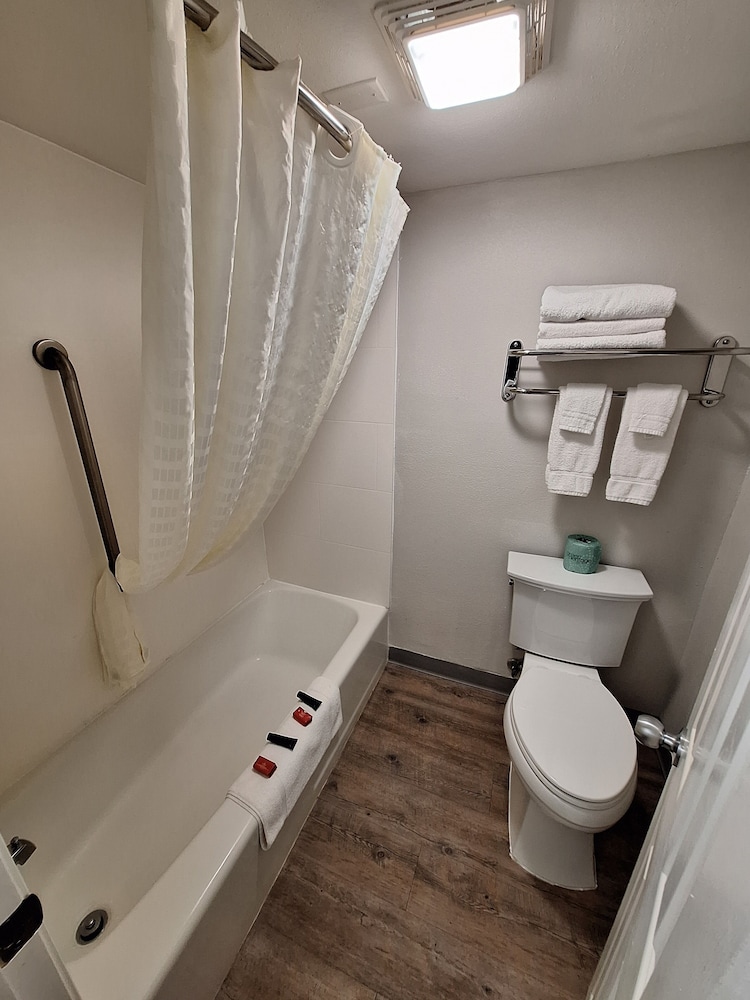 ECONO LODGE AND SUITES(Orange - TX) 51/53