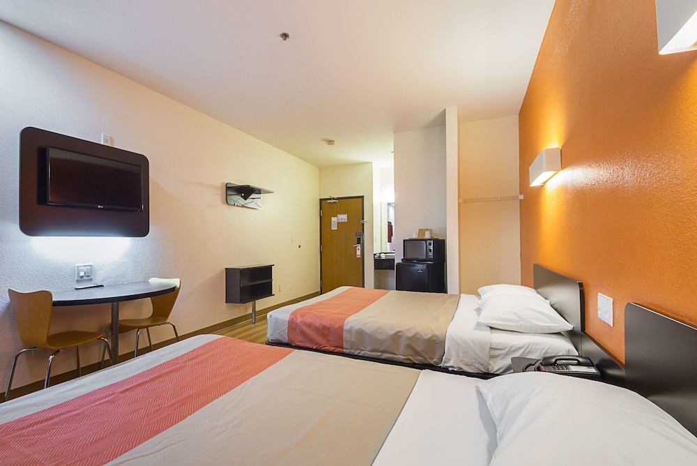 Motel6 Irving, TX - Irving DFW Airport South 11/25