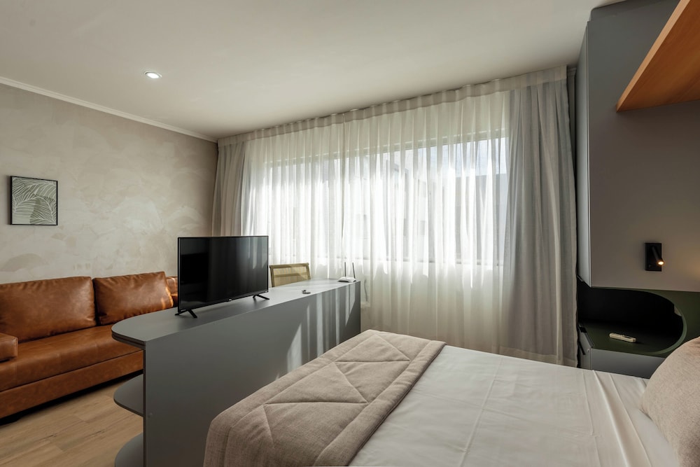 Multiparque Hplus Long Stay 24/54