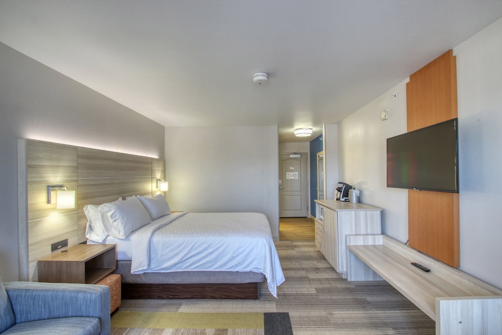 Holiday Inn Express Hotel And Suites Milwaukee Airport 30/74