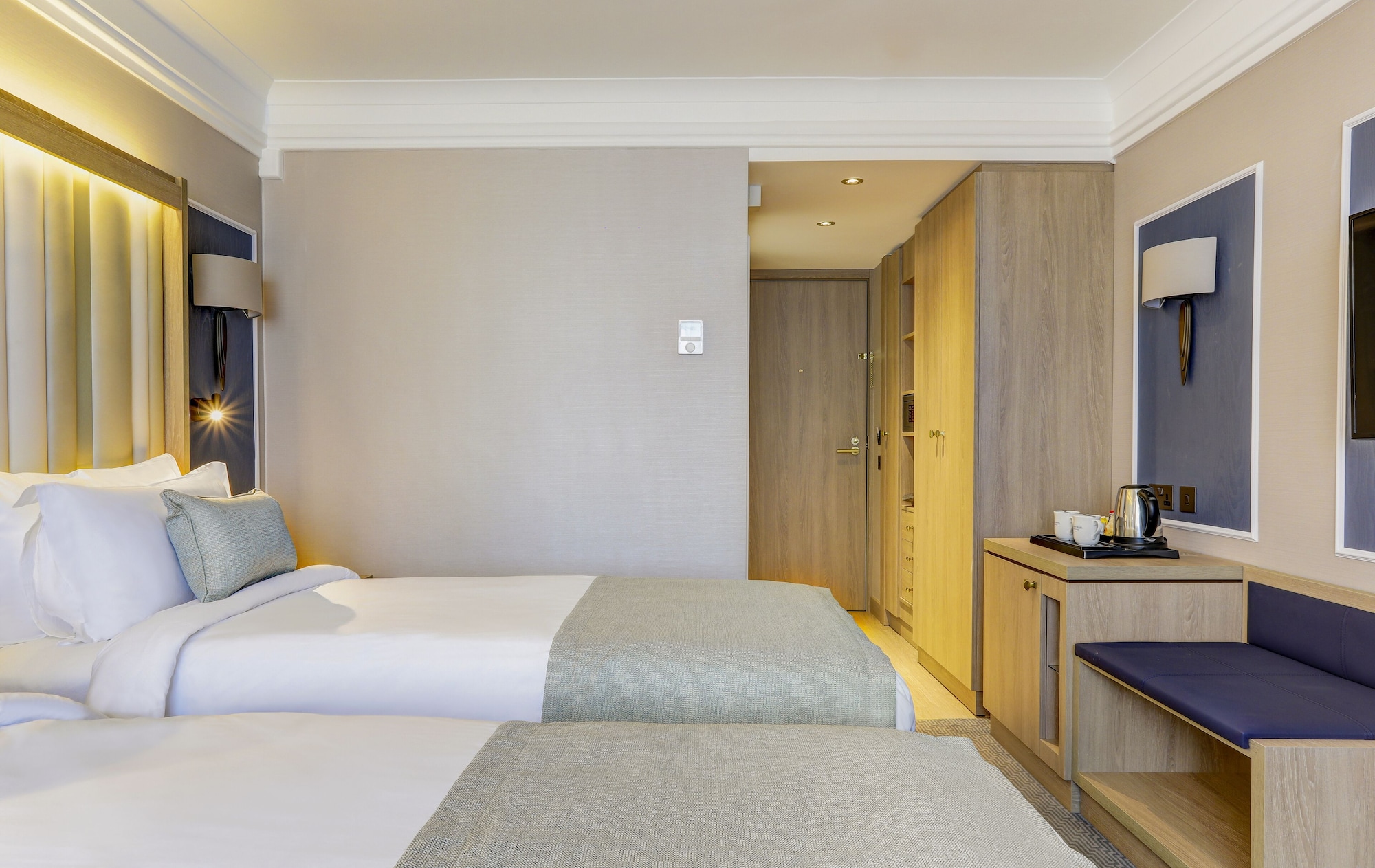 DELUXE, TWIN BEDS