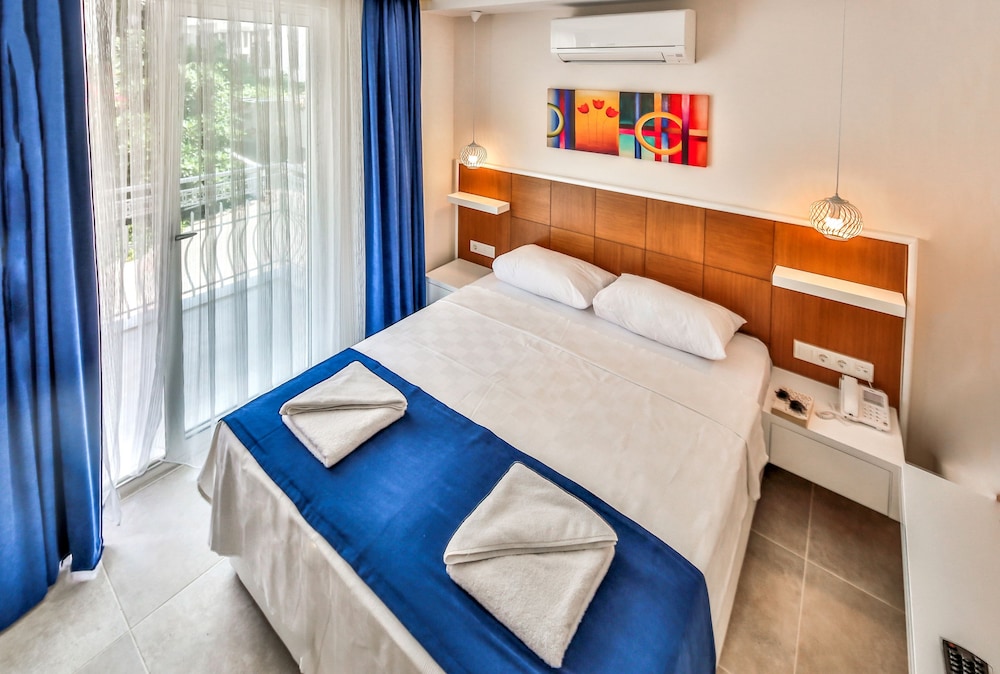 ECONOMY, DOUBLE BED, CITY VIEW