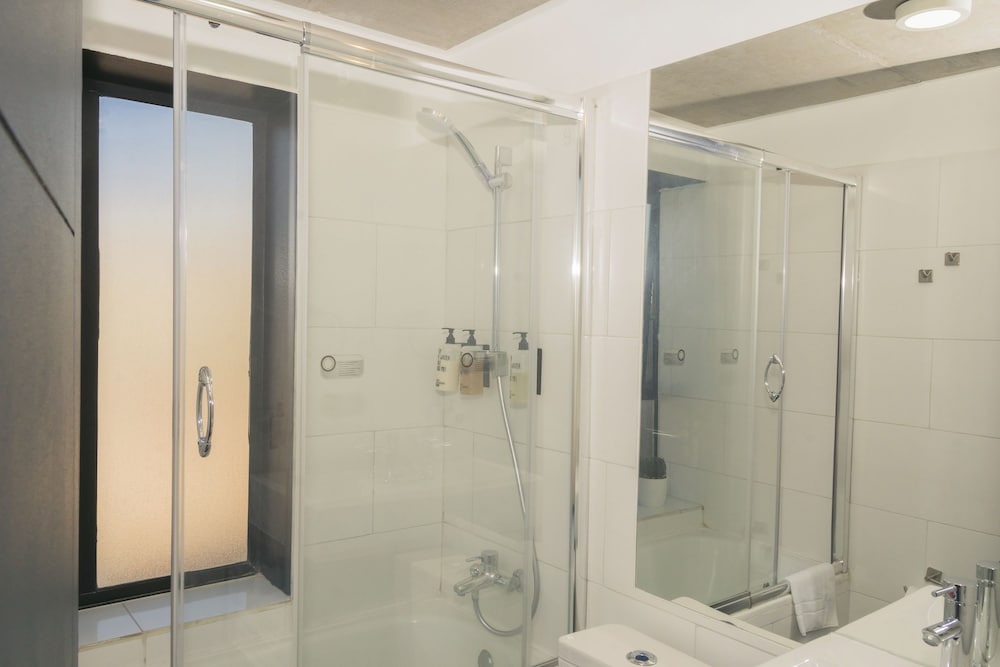 Verso Hotel 45/50