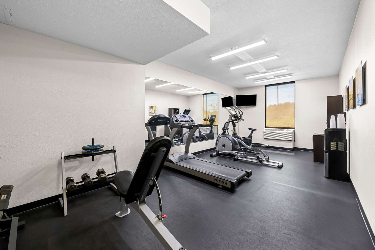 Comfort Inn and Suites Durham Near Duke University 24/44