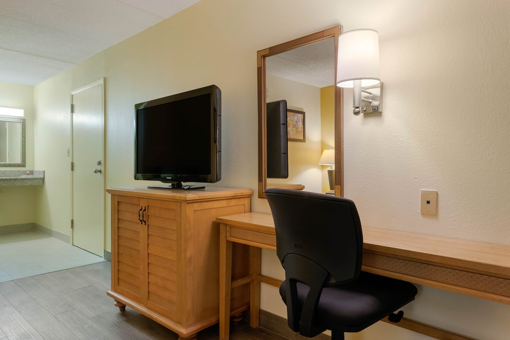 SureStay by Best Western Jacksonville Airport 36/54