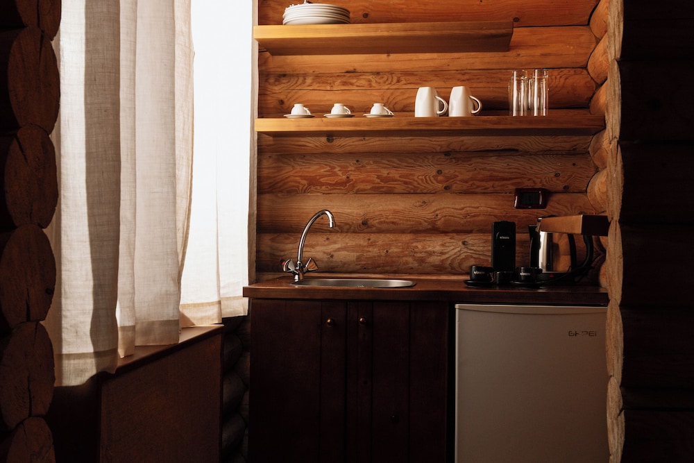 Wood Hills Hotel & Resort 12/66