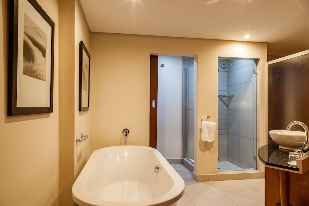 Cape Town City Accommodation the Island Club 25/69