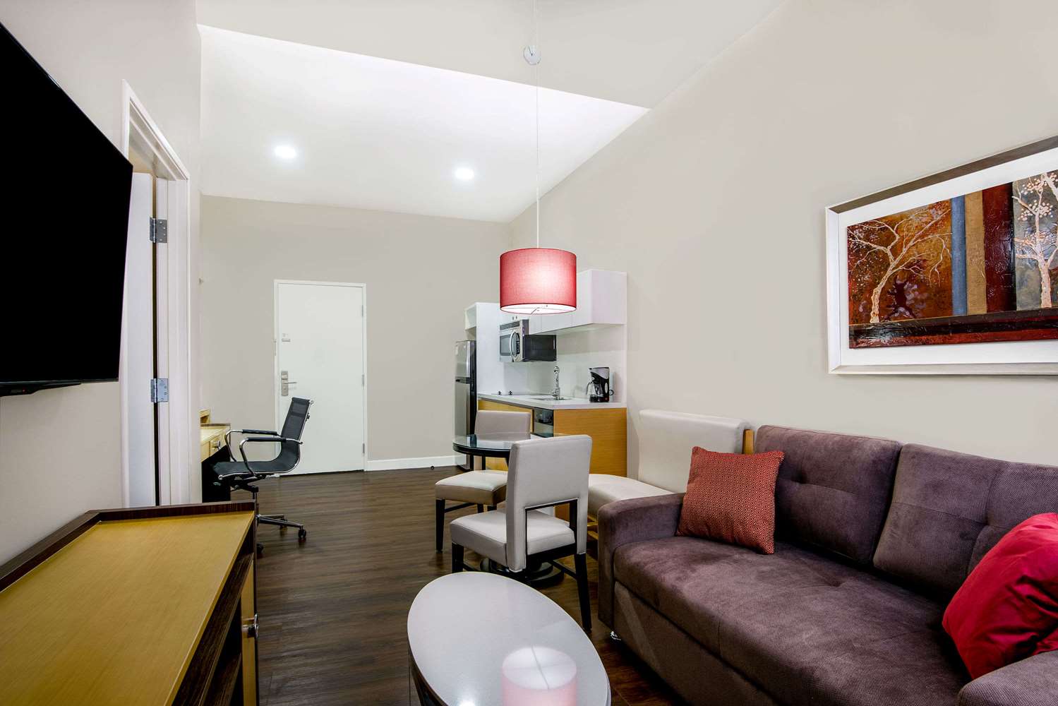 Hawthorn Suites By Wyndham Mcallen 8/21