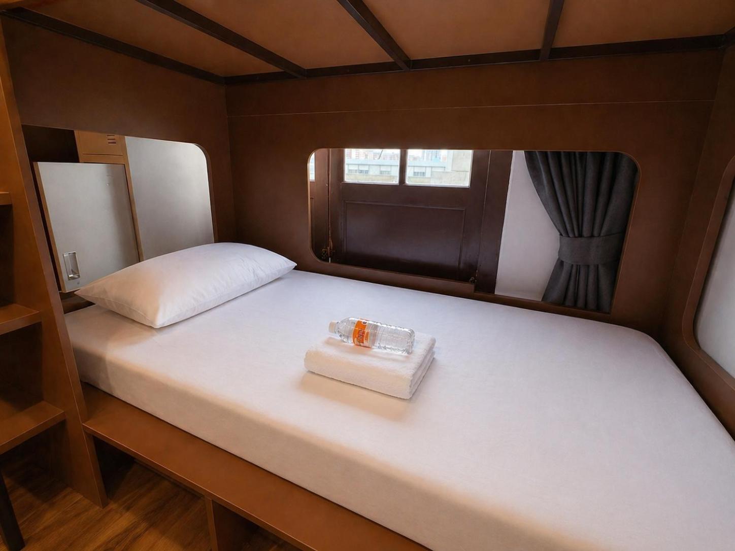 Group Room, Shared Bathroom, Large
