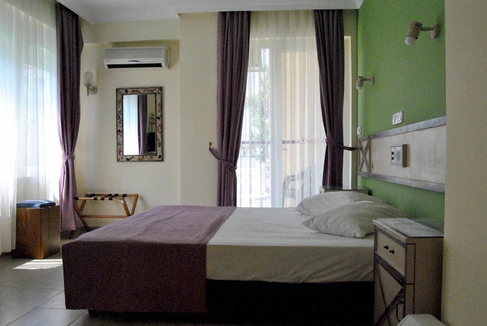 BENNA HOTEL 30/77
