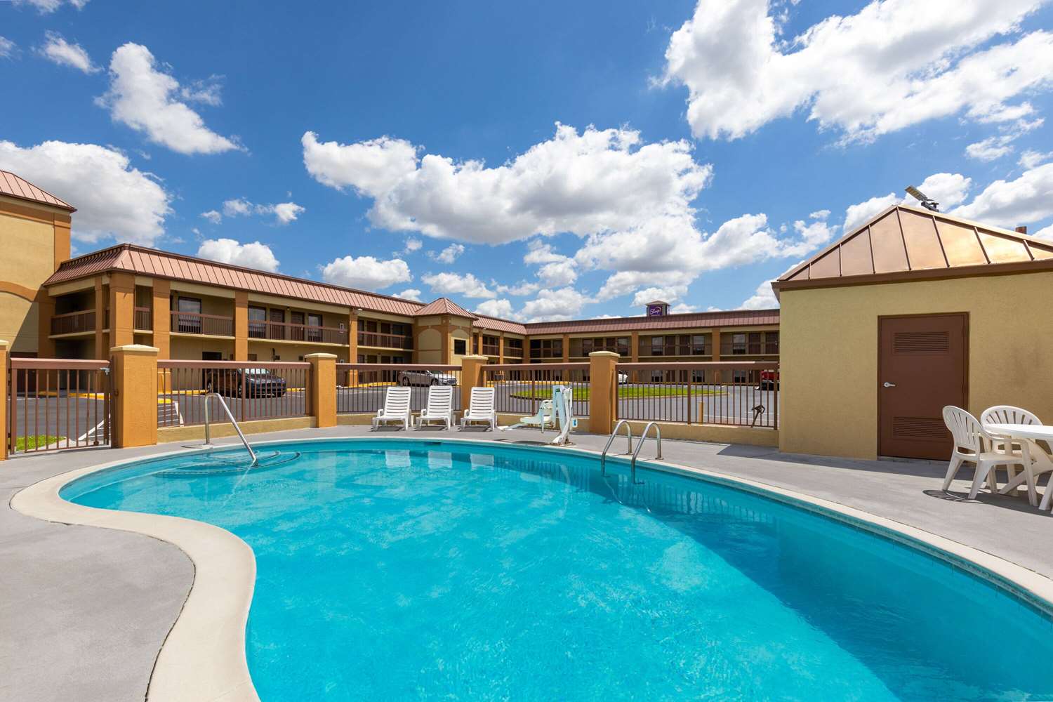Days Inn By Wyndham Oak Grove/Ft. Campbell 28/32