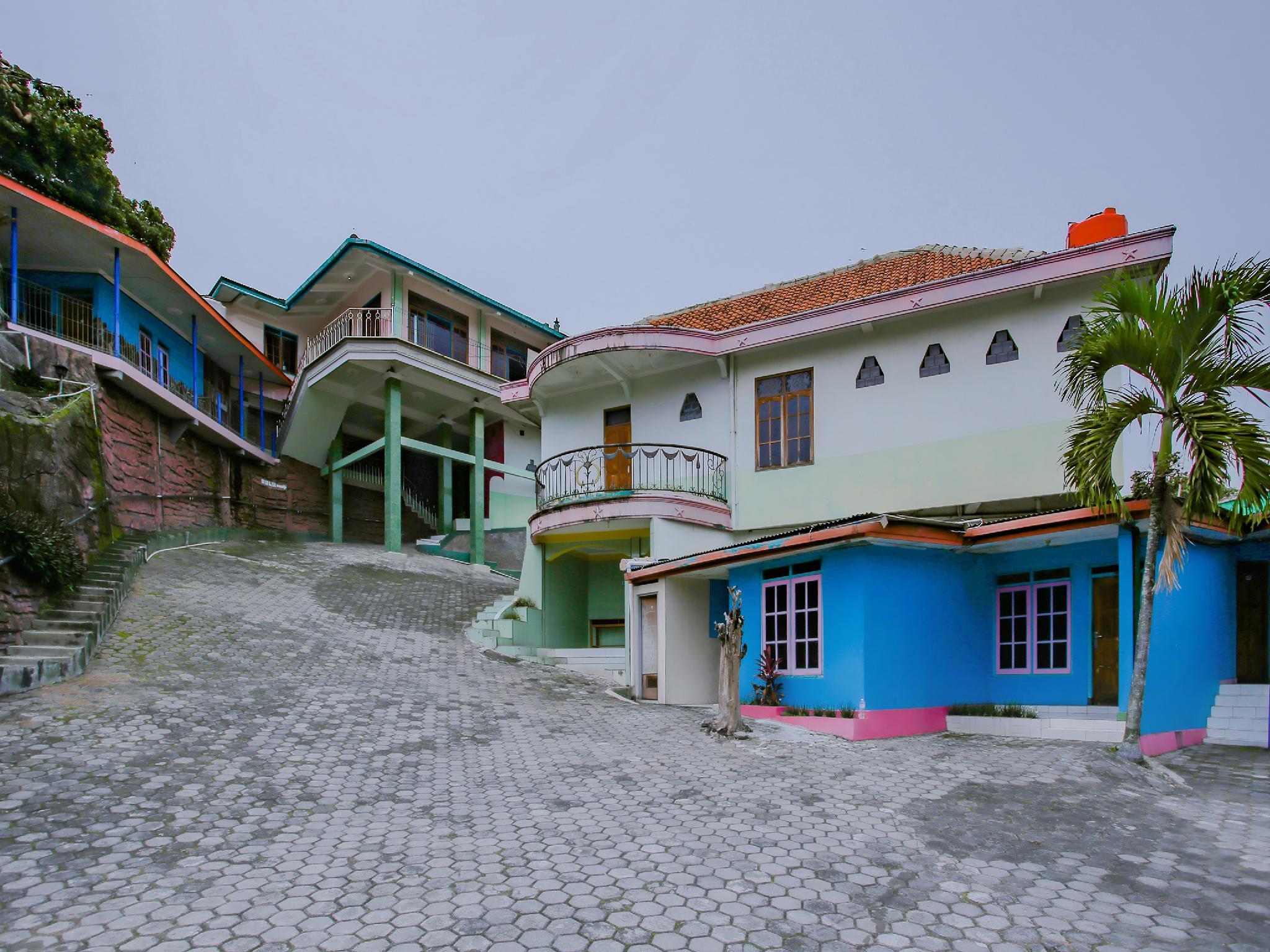 SPOT ON 90100 Hotel Kediri Bandungan 3/20