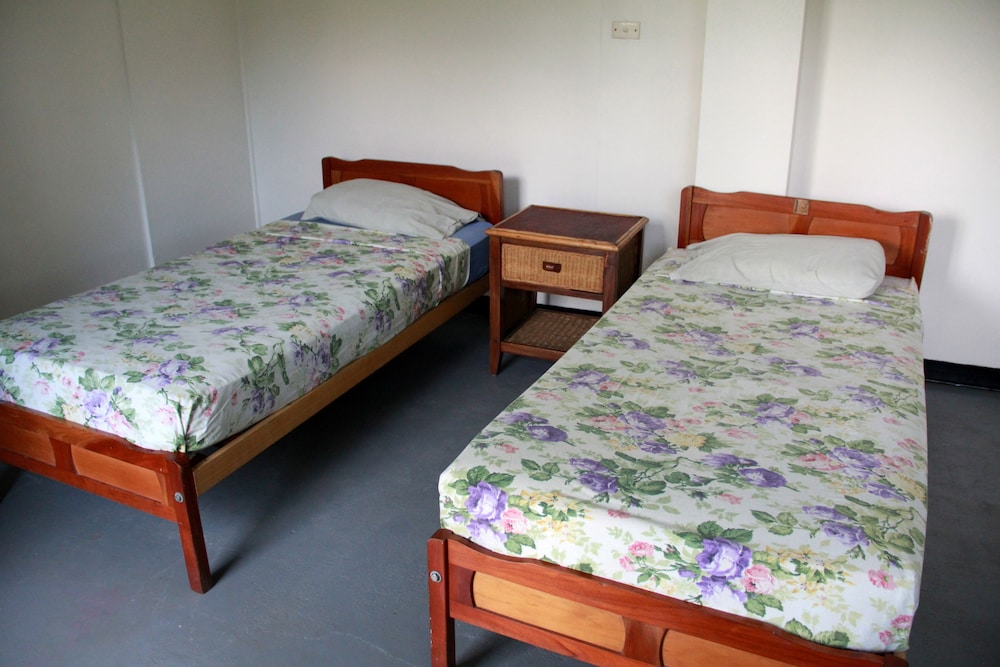 Bamboo Backpackers 8/48