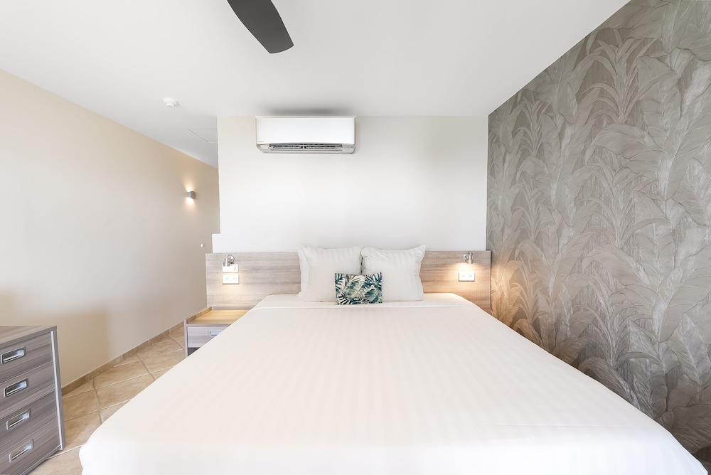 ROOM, OCEAN FRONT