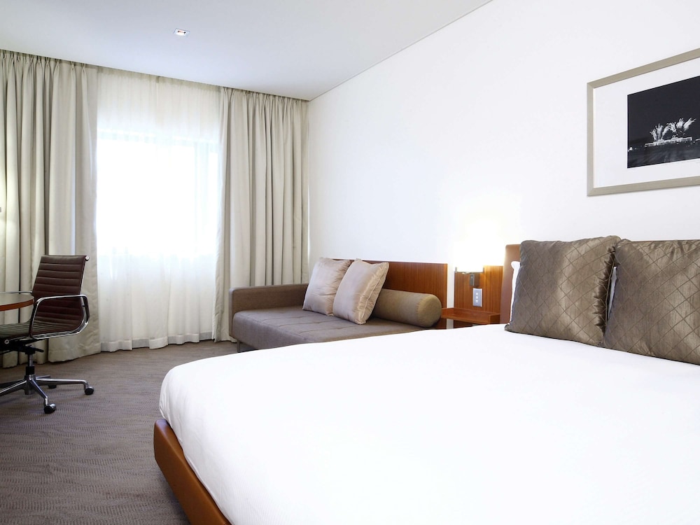 Novotel Canberra 19/72
